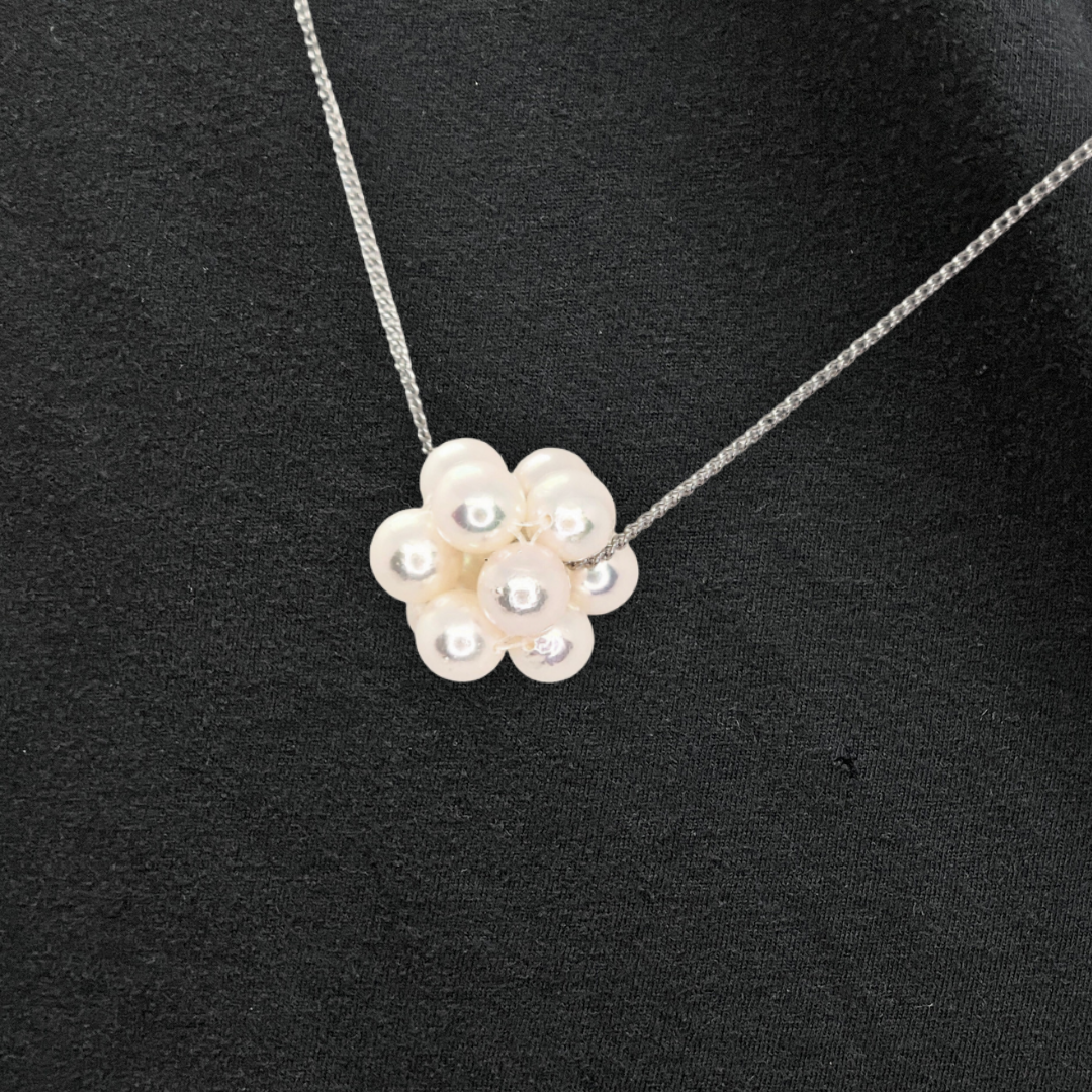 編み込みボールペンダント 乳白色パール / シルバーチェーン