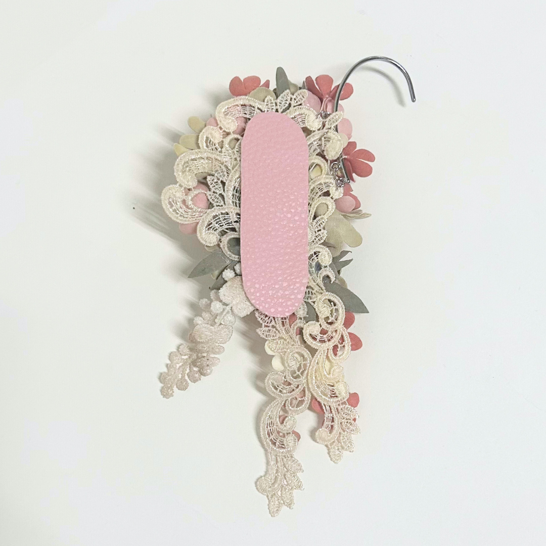 草木染め布花イヤーフック ピンク