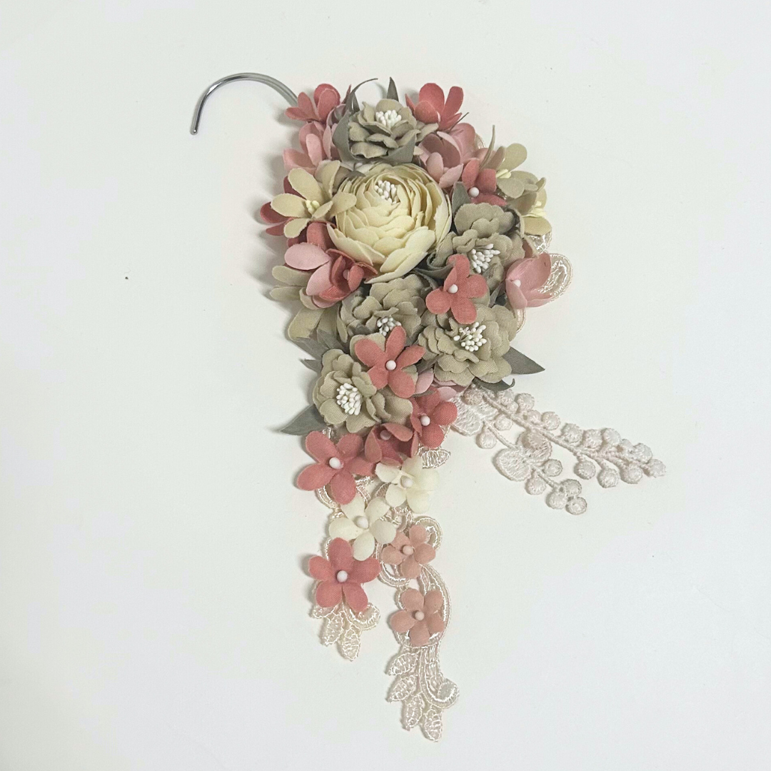 草木染め布花イヤーフック ピンク