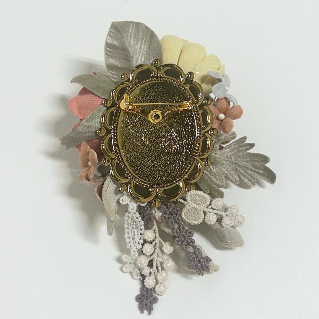 草木染め布花マーガレットブローチ ホワイト