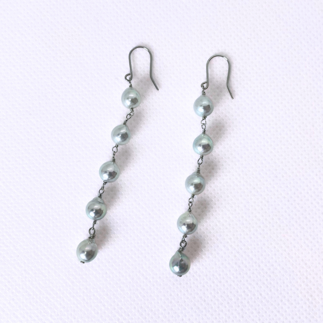 5粒のナチュラルブルーパール ピアス