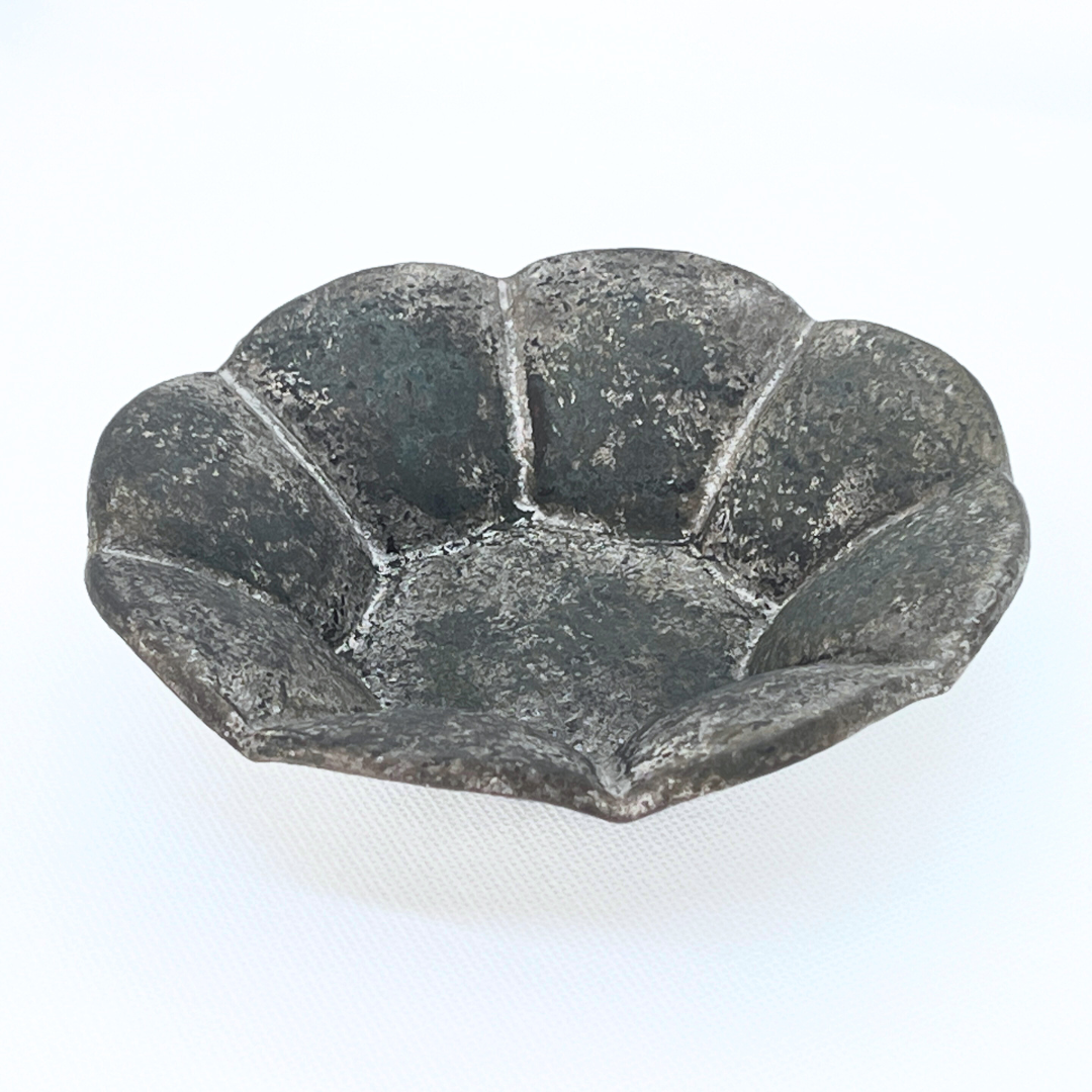 緑青銀彩輪花皿