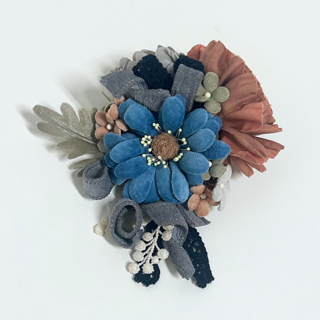 草木染め布花マーガレットブローチ ブルー