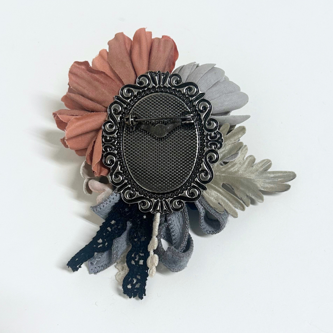 草木染め布花マーガレットブローチ ブルー