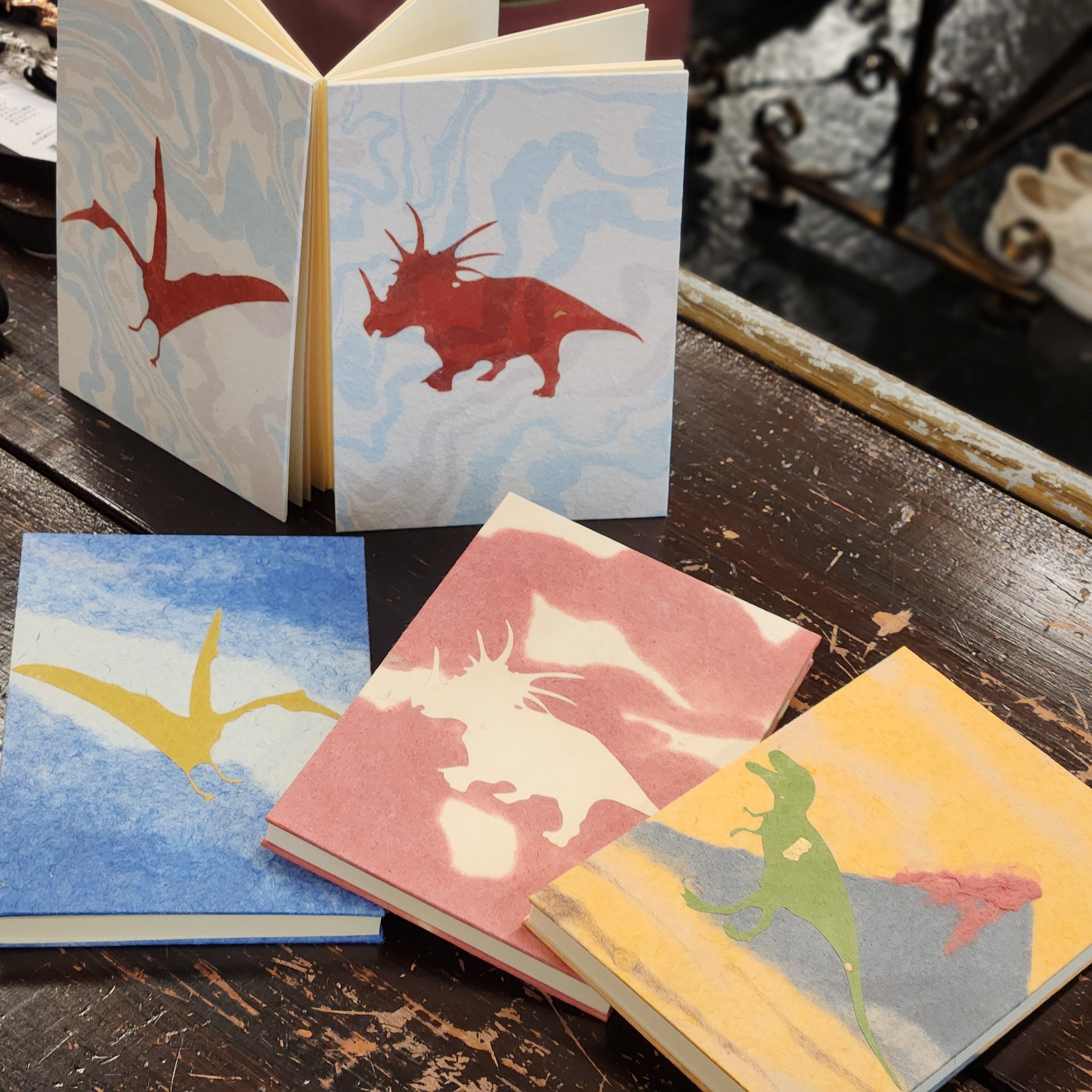 【越前和紙】御竜印帳 赤 ティラノサウルス×プテラノドン