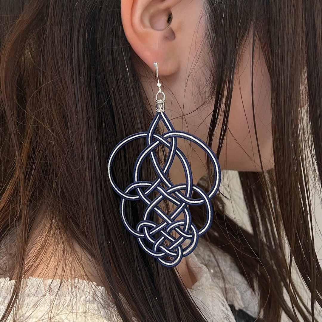 水引葡萄結び 大ぶりピアス ネイビー×シルバー