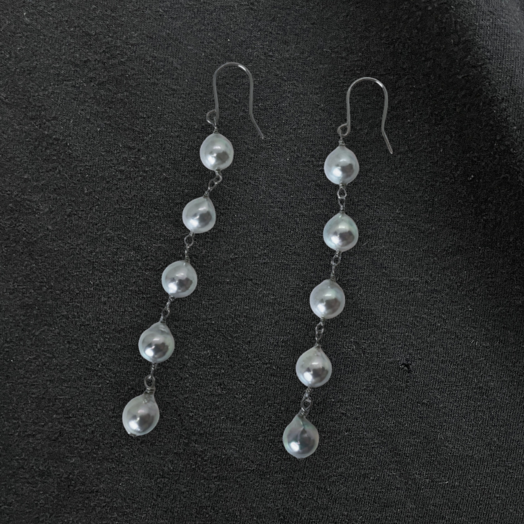 5粒のナチュラルブルーパール ピアス