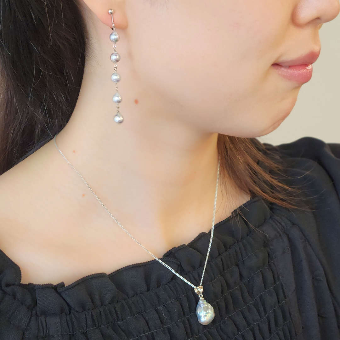 5粒のナチュラルブルーパール イヤリング