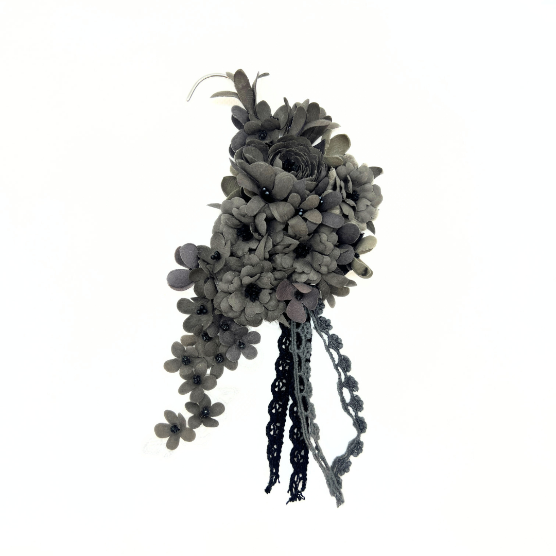 草木染め布花イヤーフック ブラック