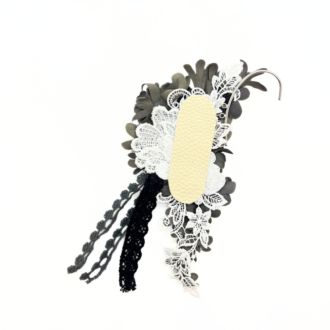 草木染め布花イヤーフック ブラック