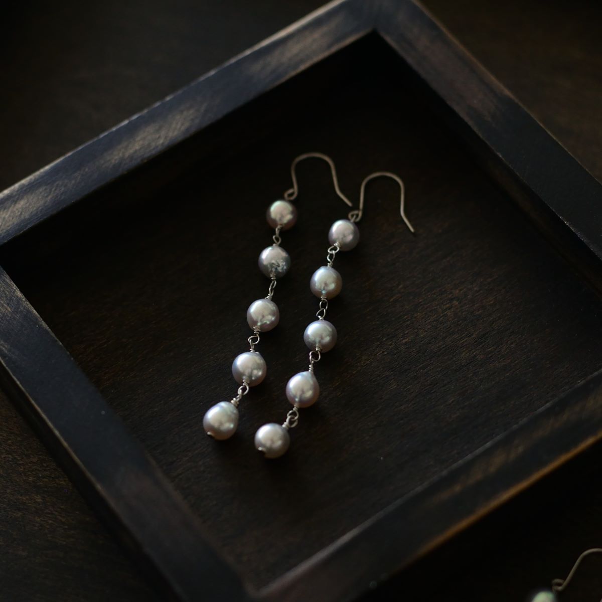 5粒のナチュラルブルーパール ピアス