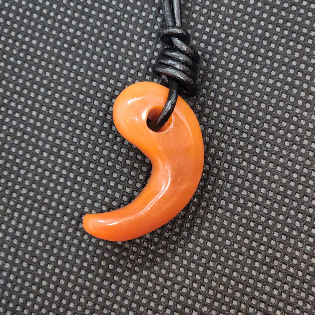 【若狭めのう細工】勾玉ペンダント