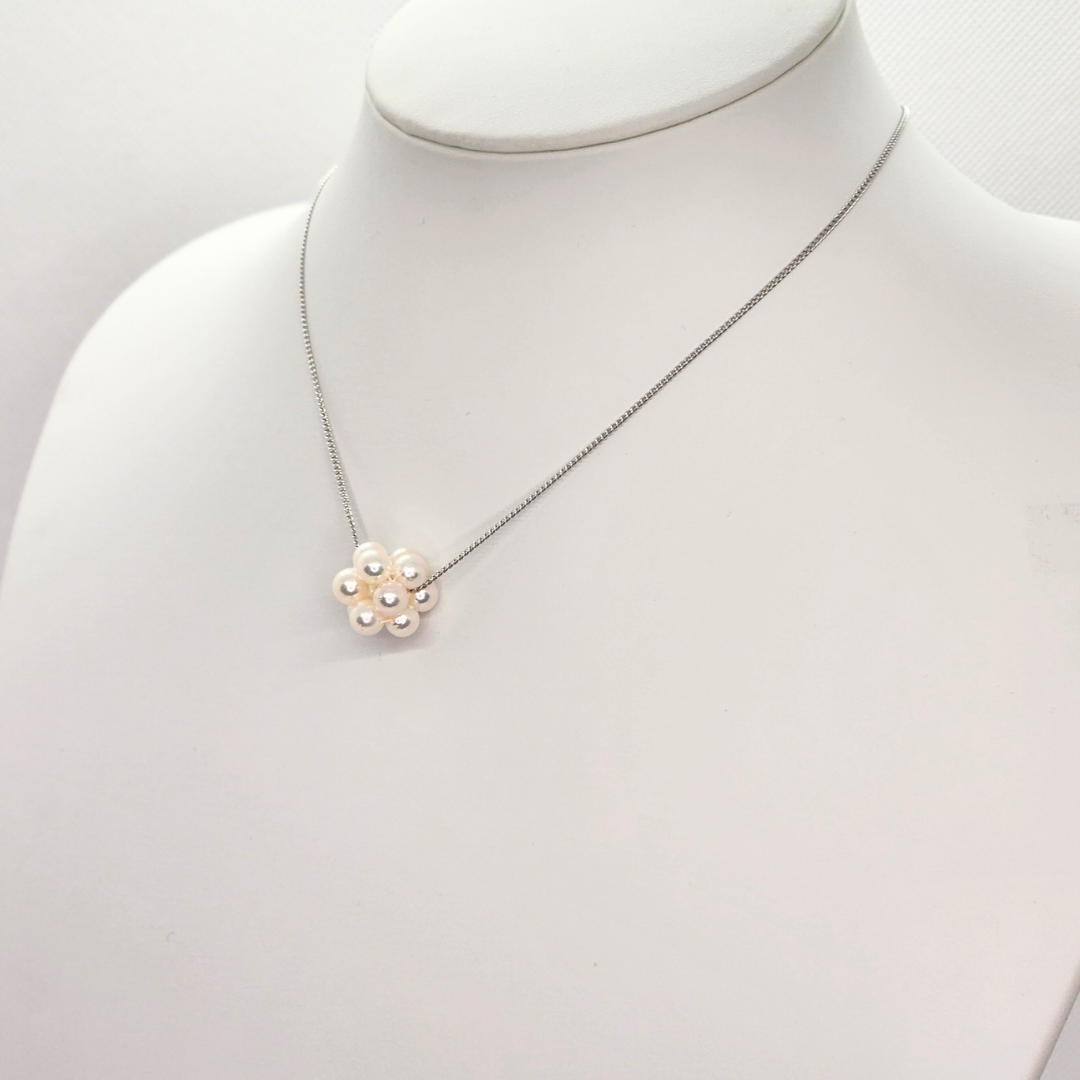 編み込みボールペンダント 乳白色パール / シルバーチェーン