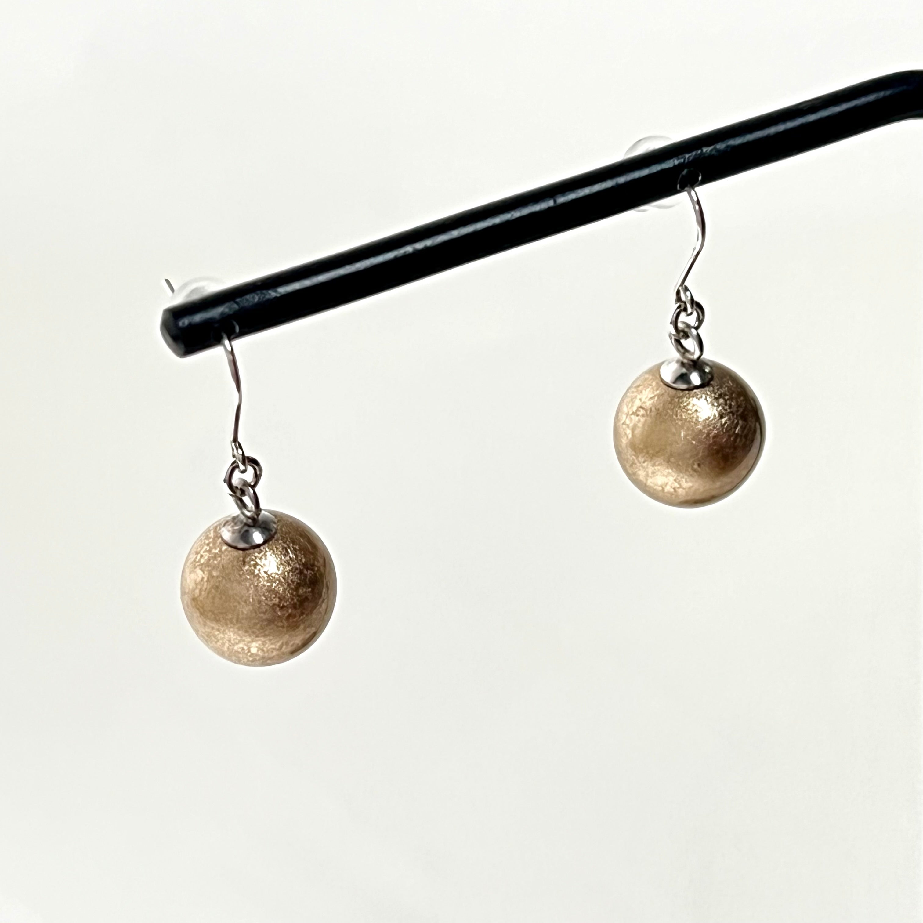 箔珠ピアス 久遠色