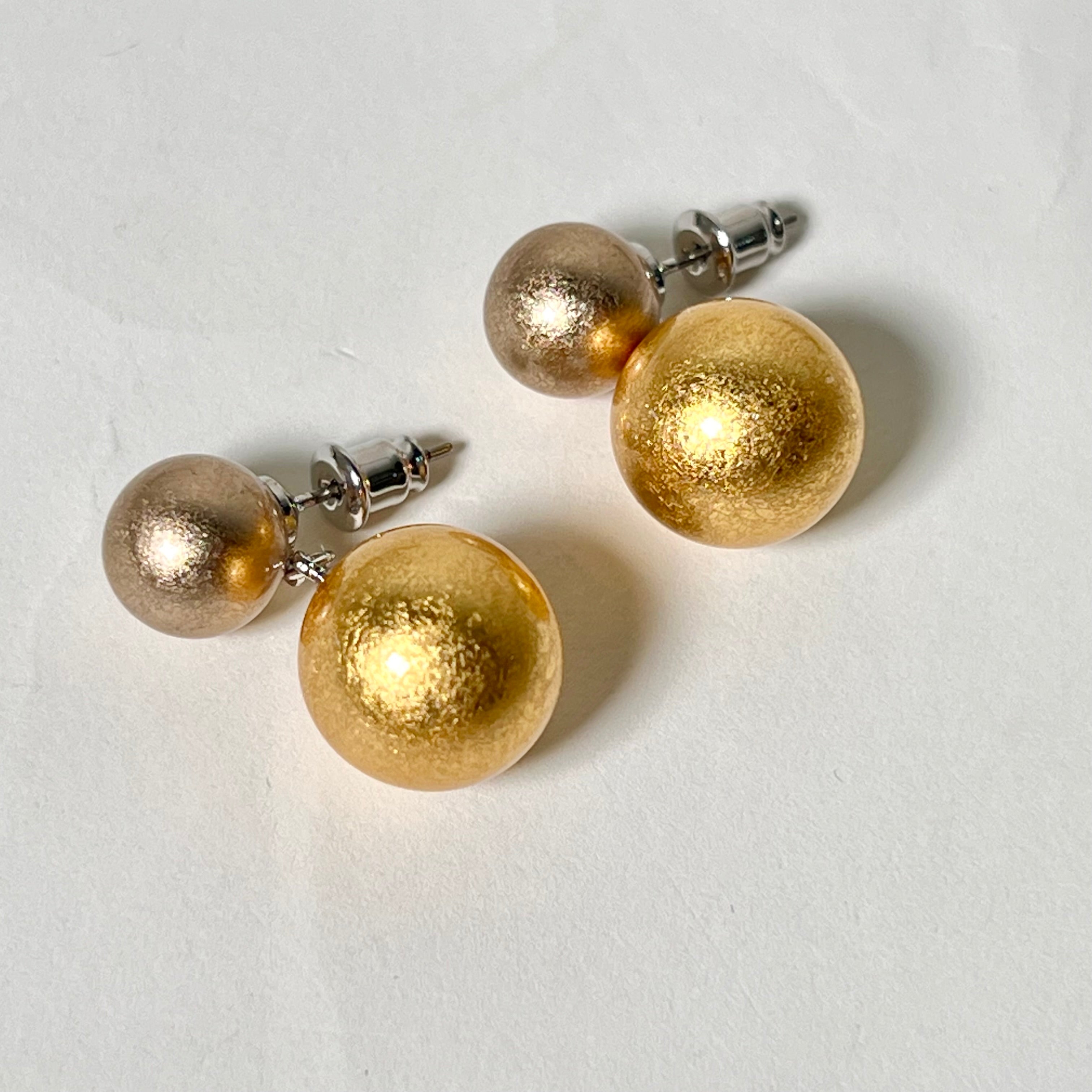 箔珠 2粒ピアス 永遠色&久遠色