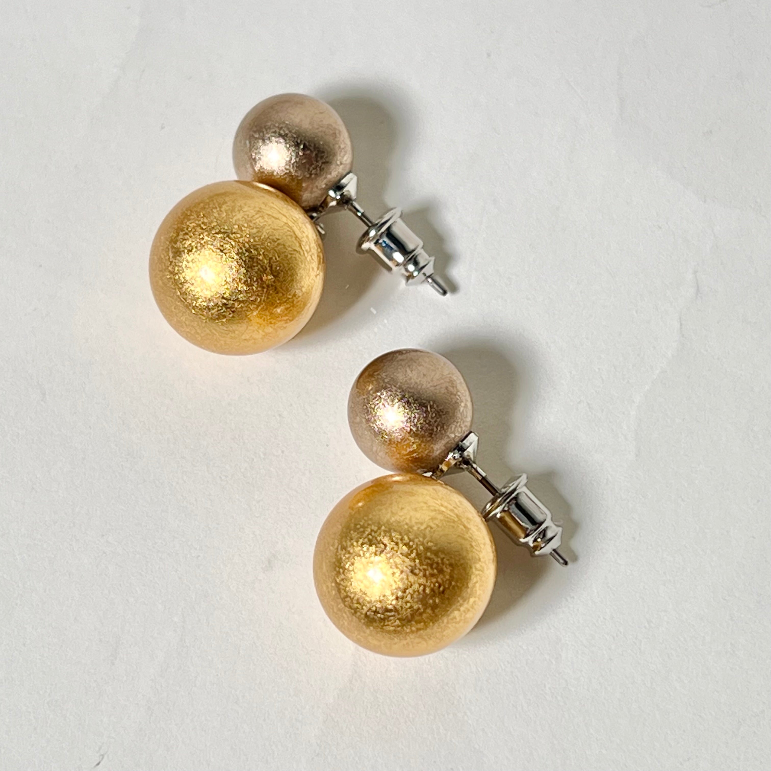 箔珠 2粒ピアス 永遠色&久遠色