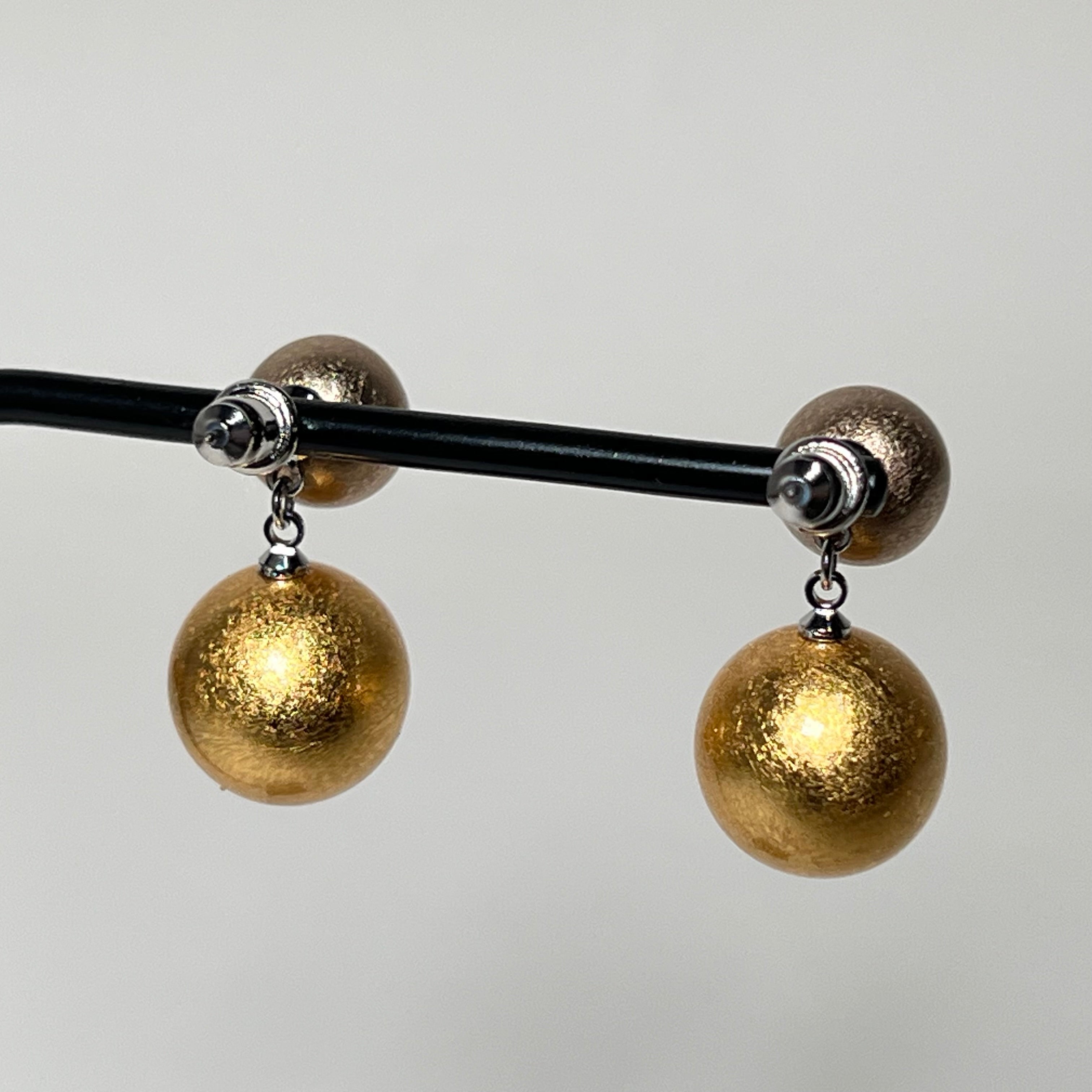 箔珠 2粒ピアス 永遠色&久遠色