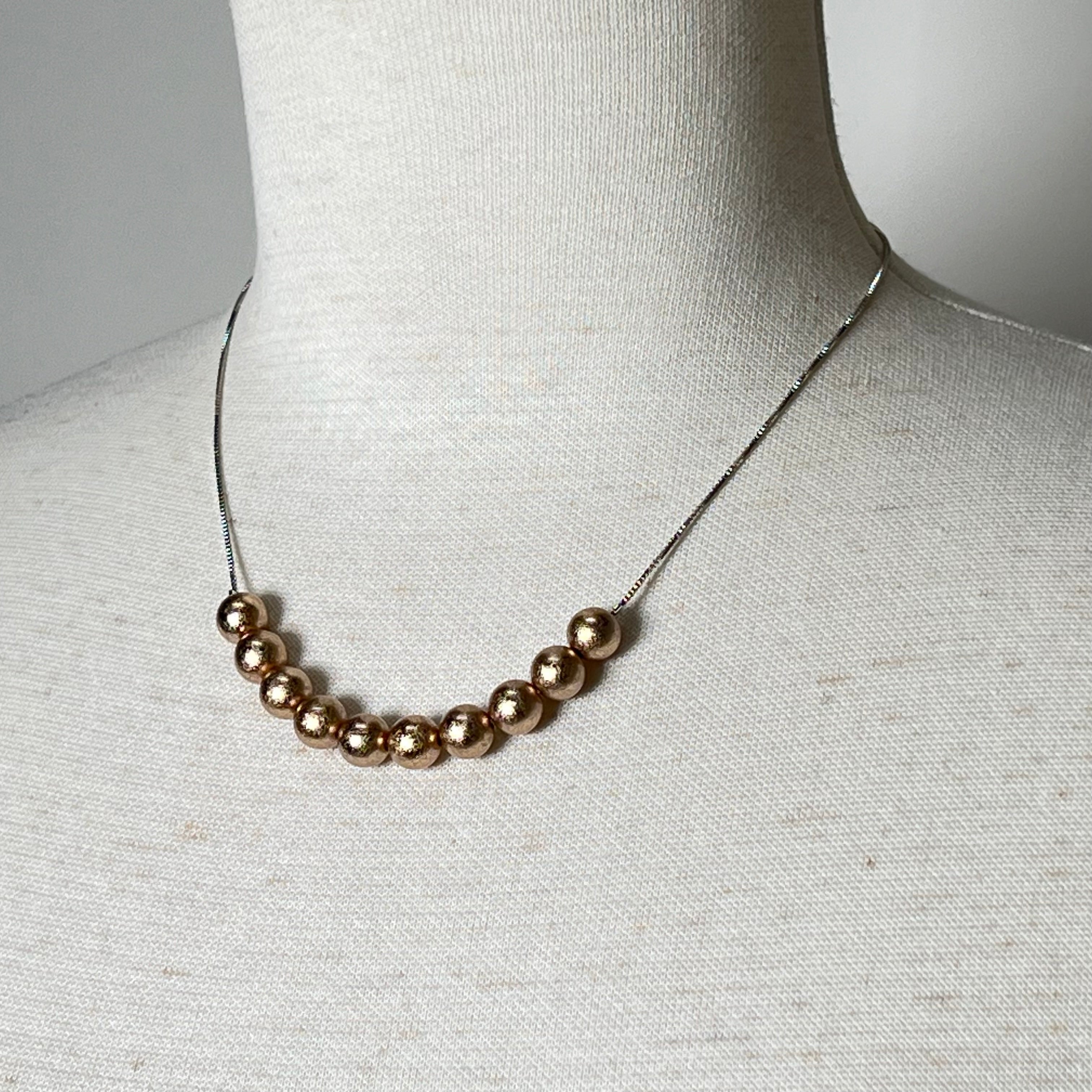 箔珠 10粒ネックレス 久遠色