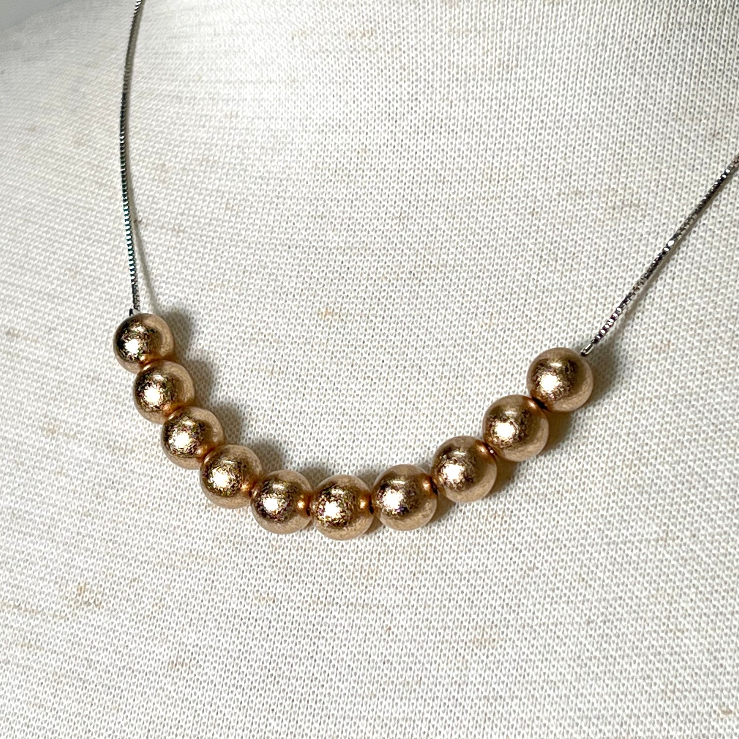 箔珠 10粒ネックレス 久遠色