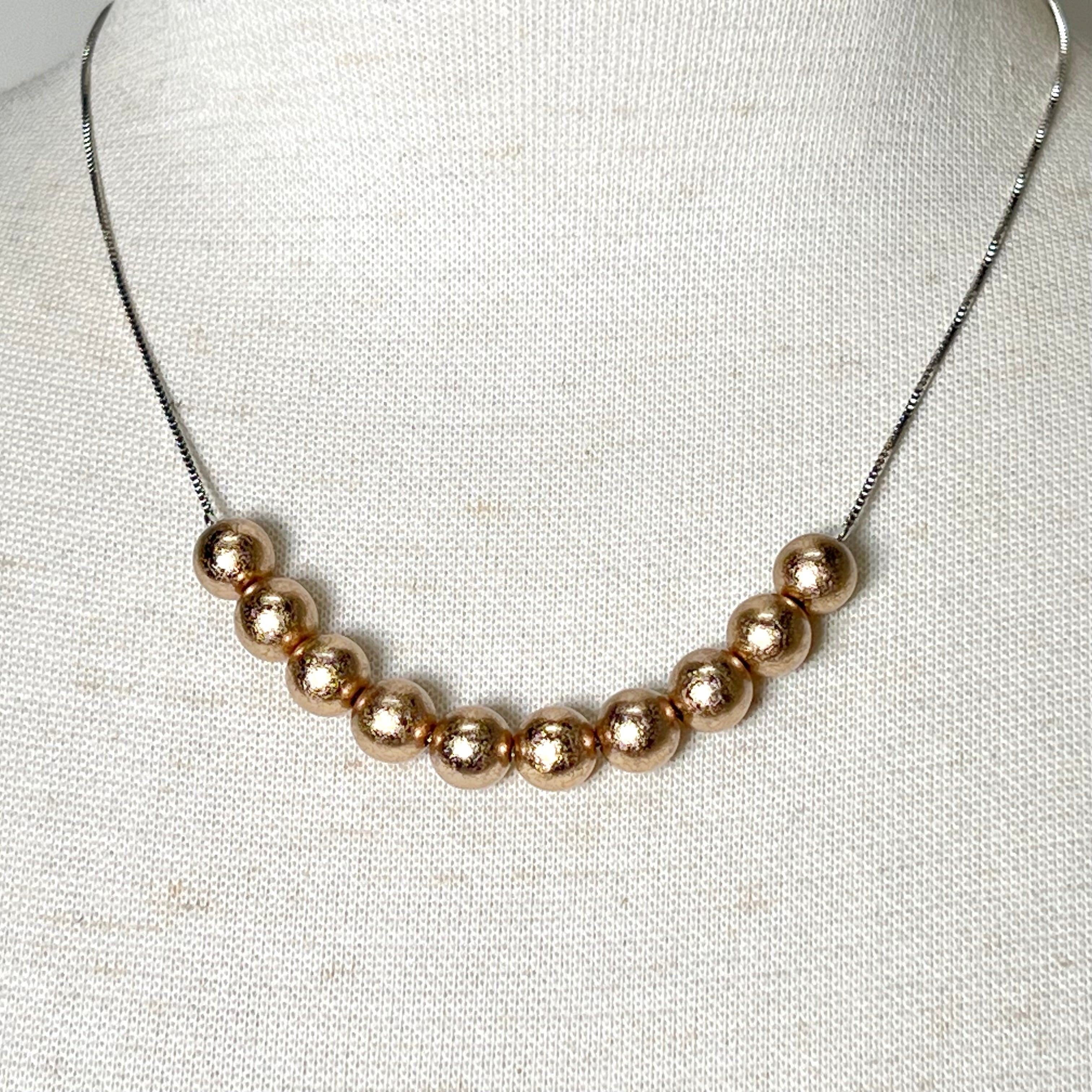 箔珠 10粒ネックレス 久遠色