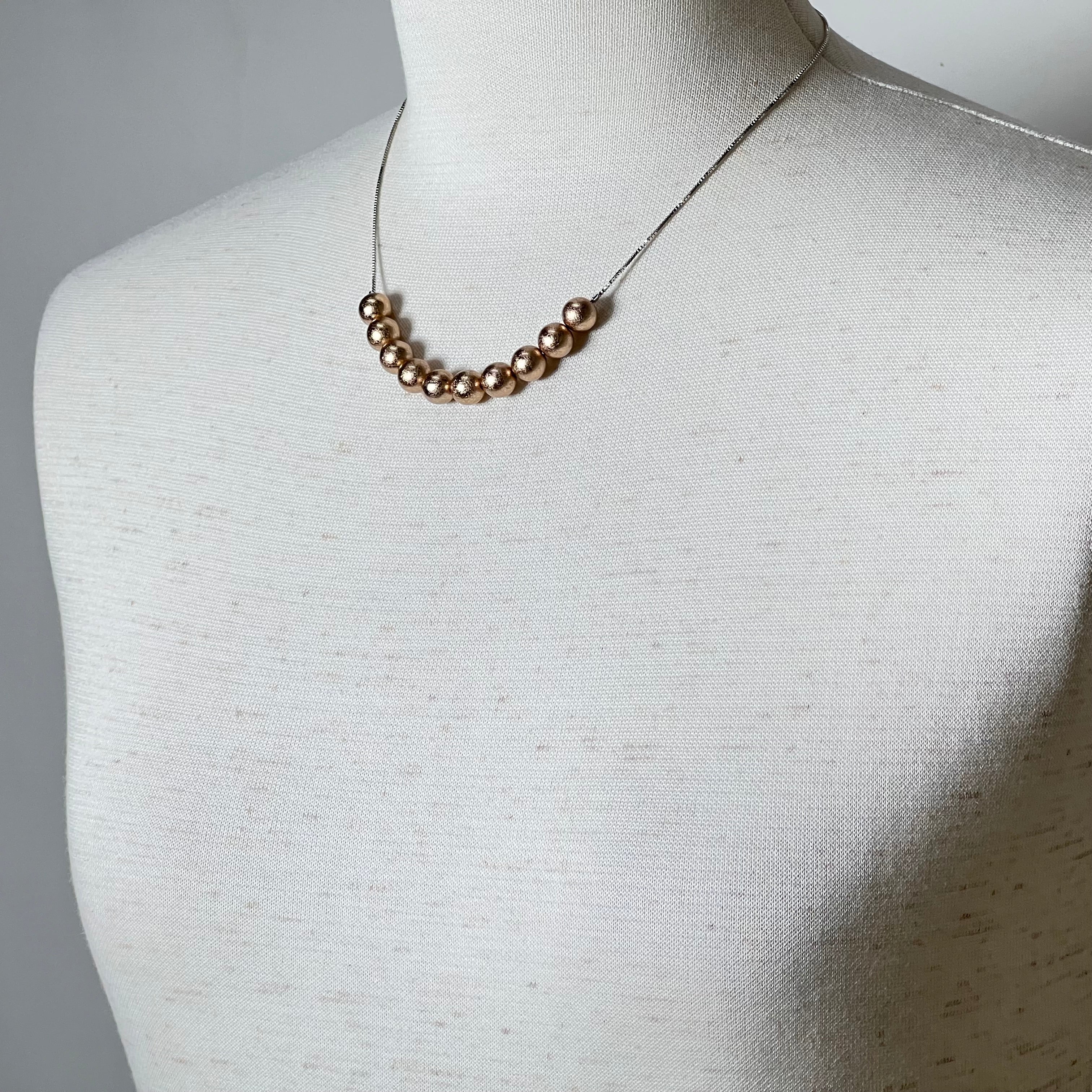 箔珠 10粒ネックレス 久遠色