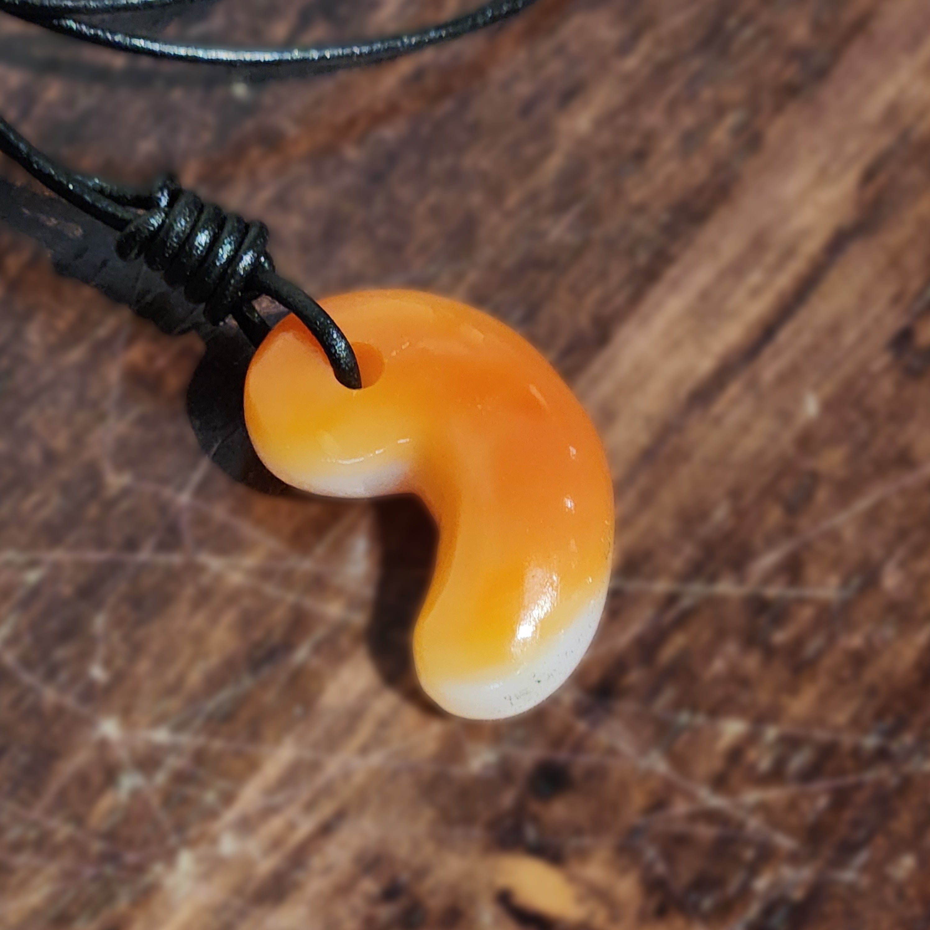 【若狭めのう細工】勾玉ペンダント