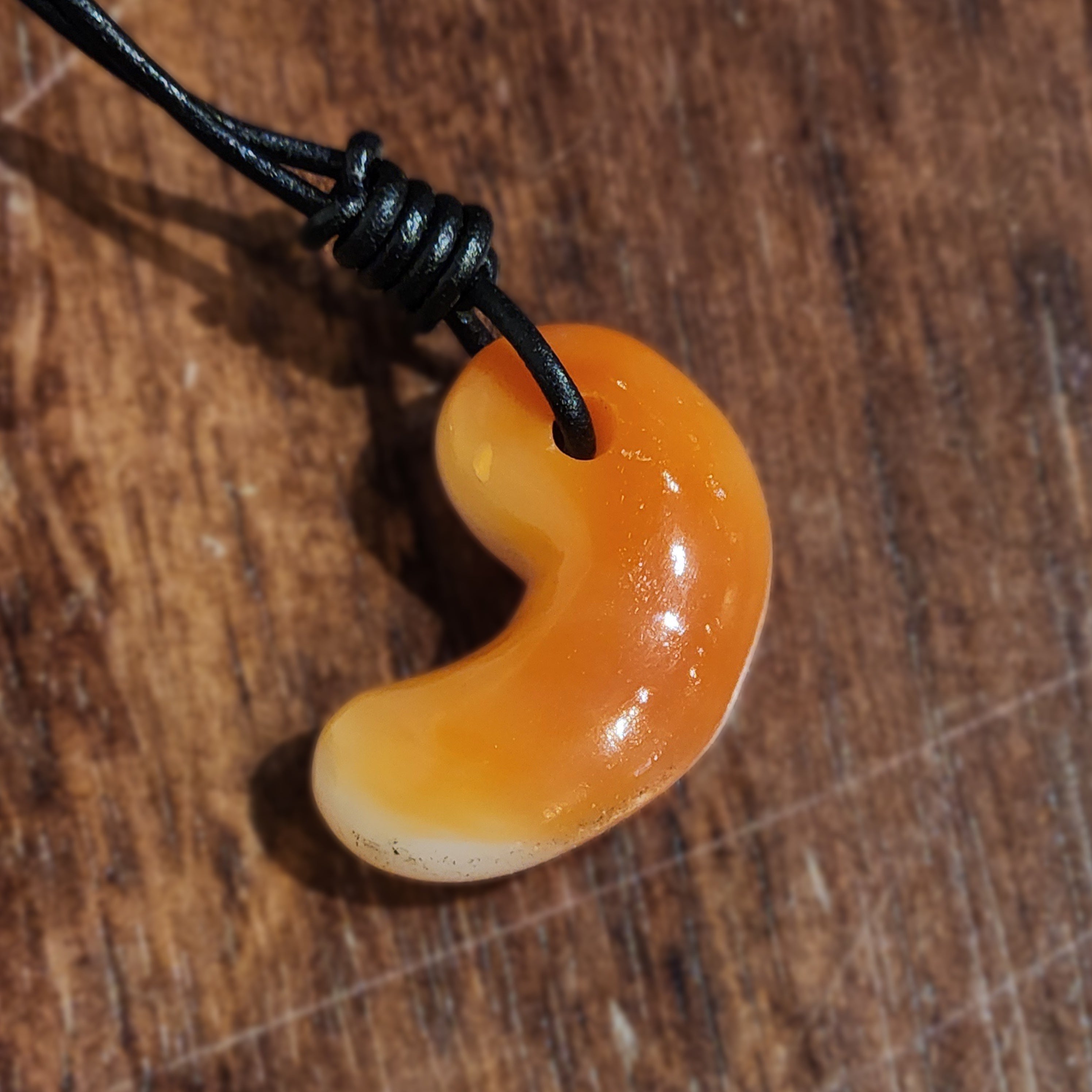 【若狭めのう細工】勾玉ペンダント