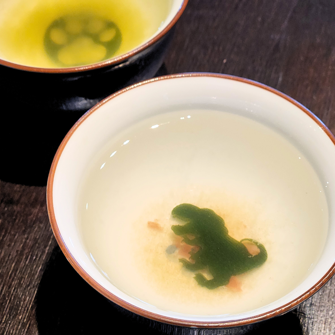 恐竜が茶[ガチャ]