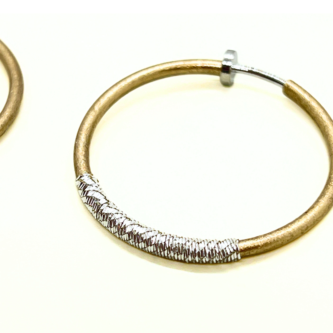 ラインフープイヤリング（久遠色）