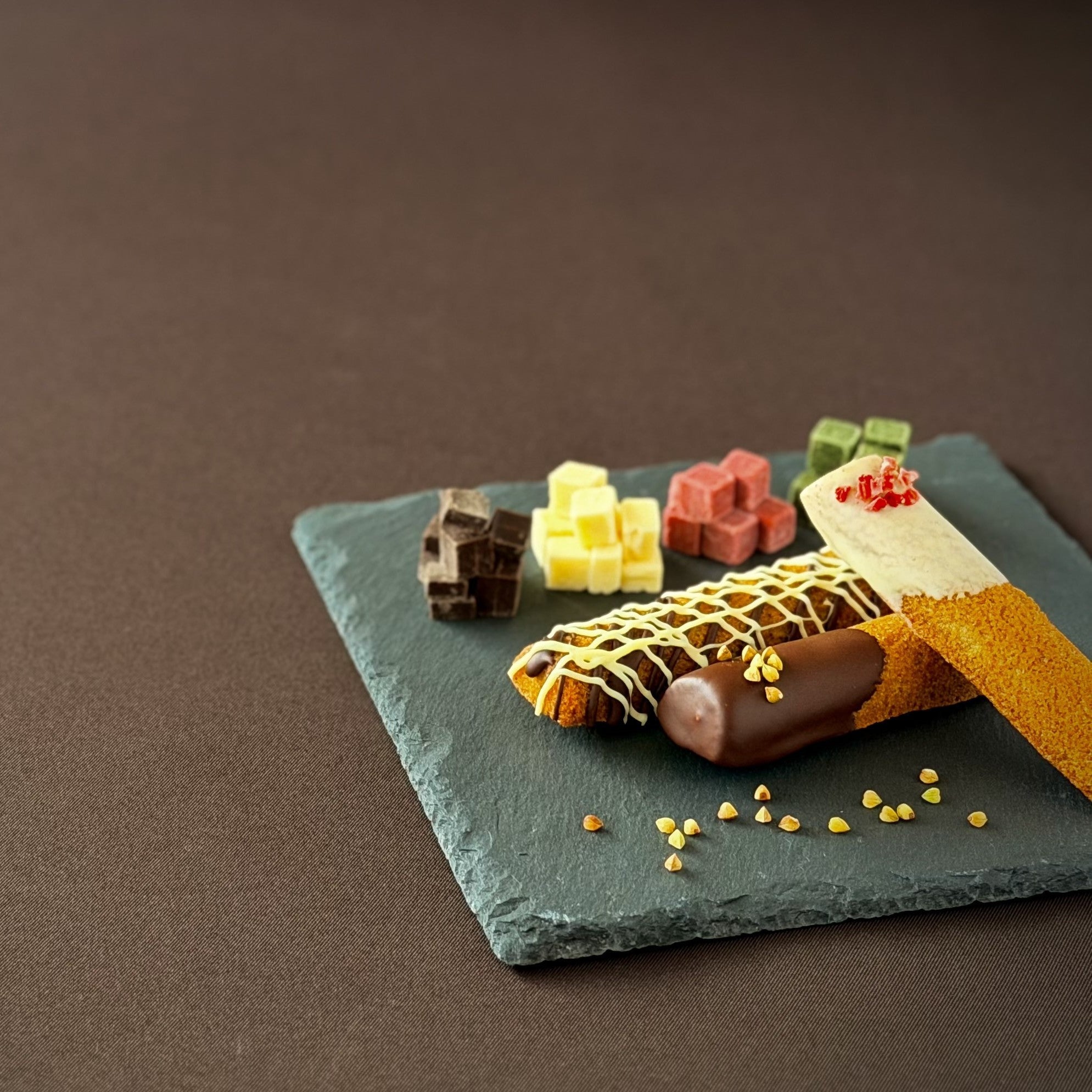 5種のチョコがけそば粉と焦がしバターのフィナンシェ