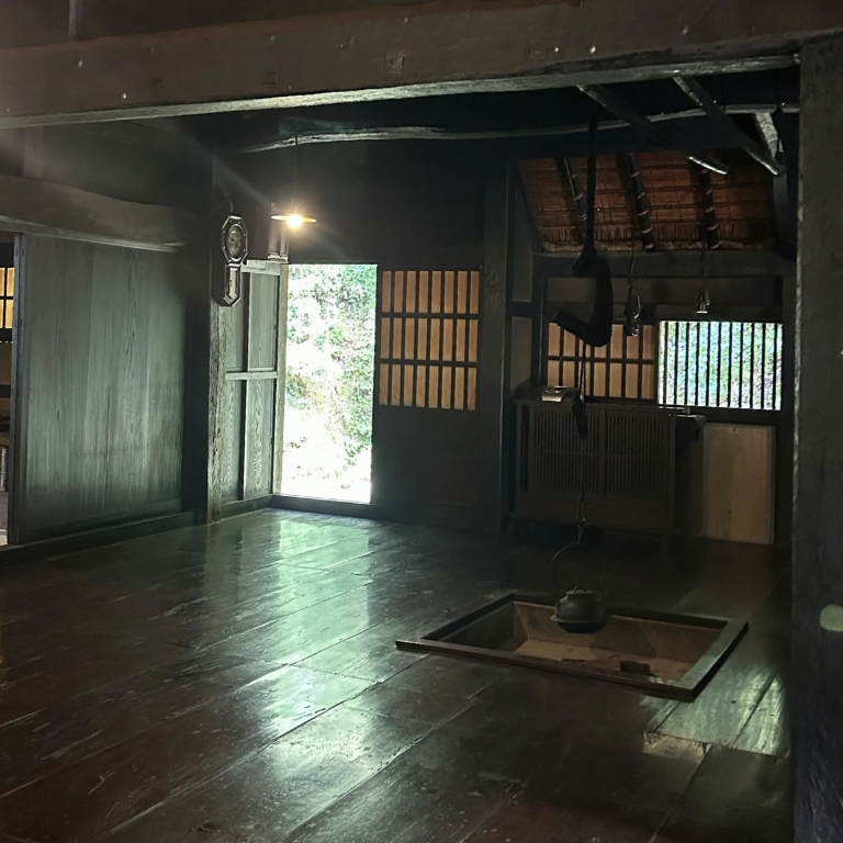 【格別の旅】  受け継がれる時間を、味わう。―千古の家と和綴じ体験｜2026年11月21日(土)