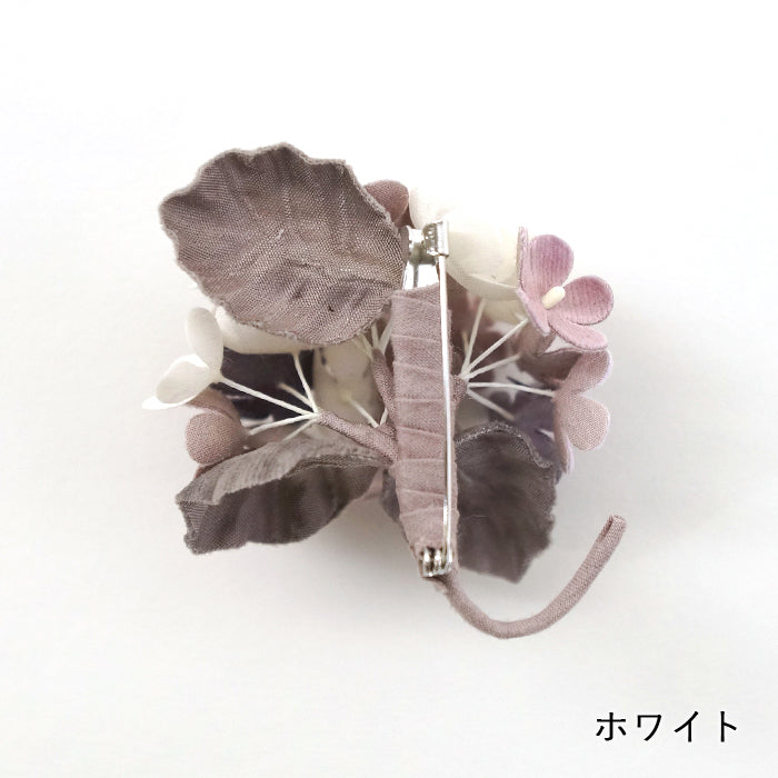 【期間限定SALE】草木染め　小花のブローチ
