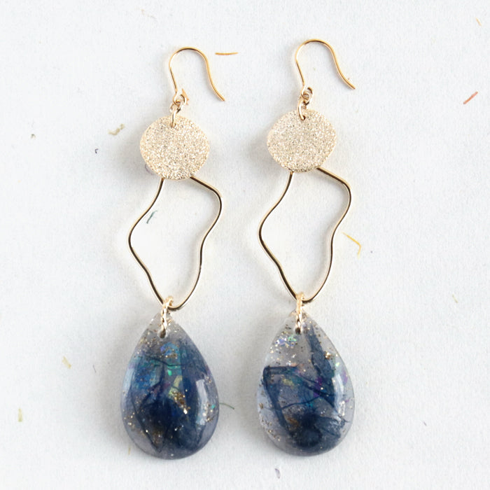 【期間限定SALE】紺レジンピアス