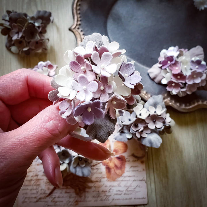 【期間限定SALE】草木染め　小花のブローチ