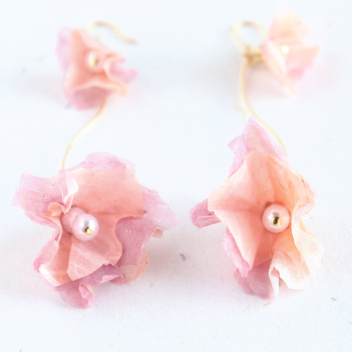 【期間限定 SALE】ピンク重なりユラユラピアス