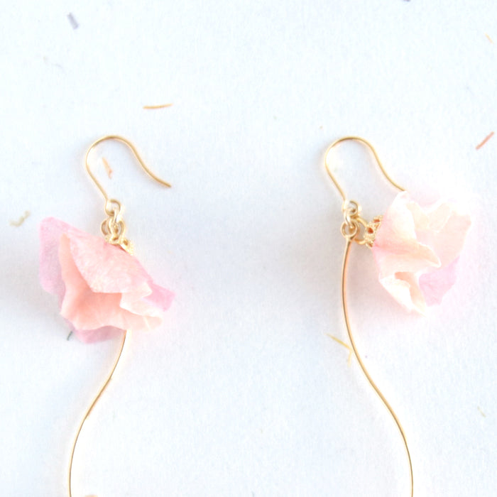 【期間限定 SALE】ピンク重なりユラユラピアス